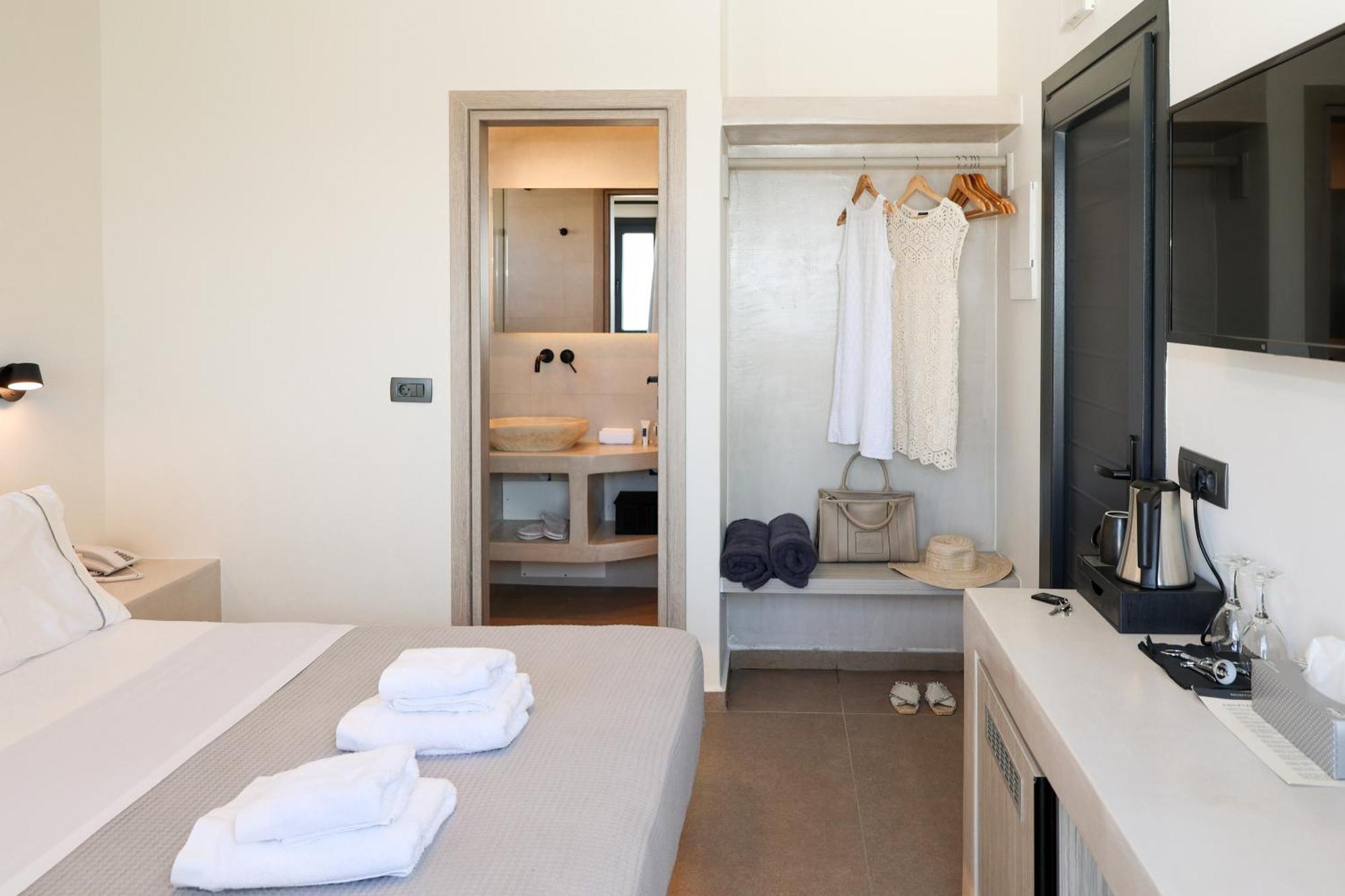 North Wind Luxury Suites Oía Exterior photo