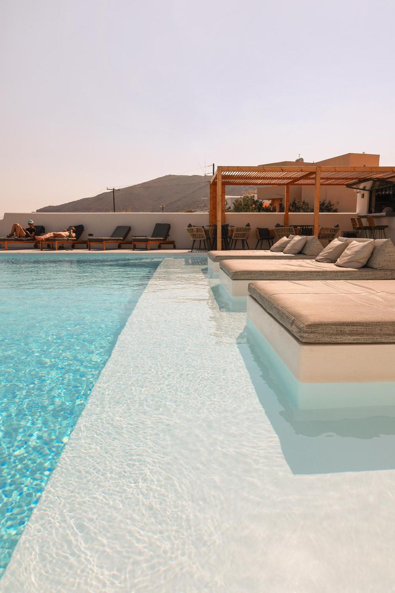 North Wind Luxury Suites Oía Exterior photo