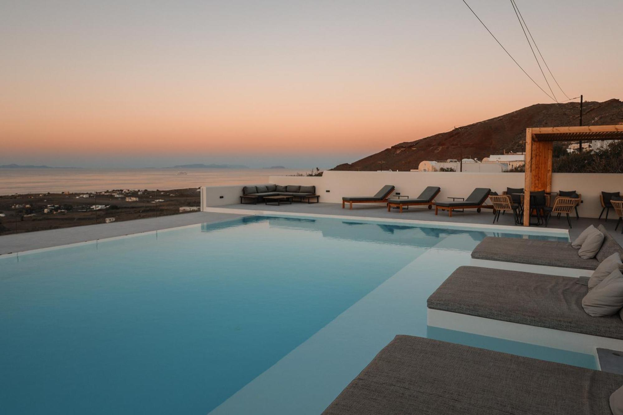 North Wind Luxury Suites Oía Exterior photo